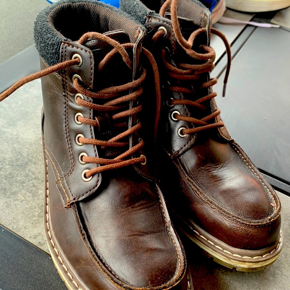 9.5 brown Sonoma boots good condition
